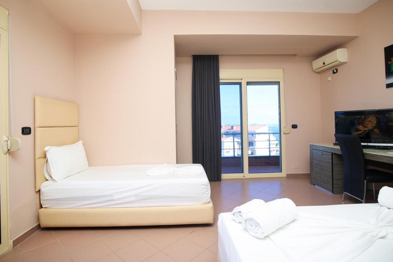 Hotel Aliko Vlorë Exteriör bild