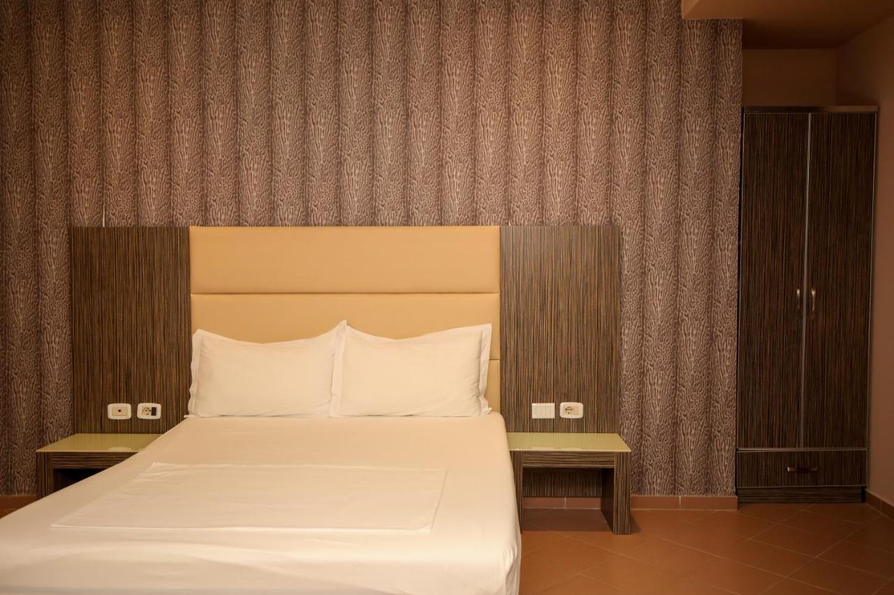 Hotel Aliko Vlorë Exteriör bild