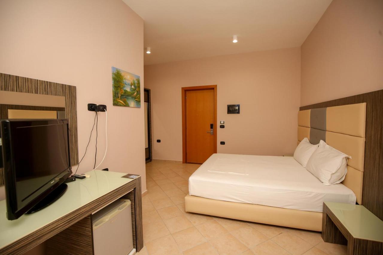 Hotel Aliko Vlorë Exteriör bild
