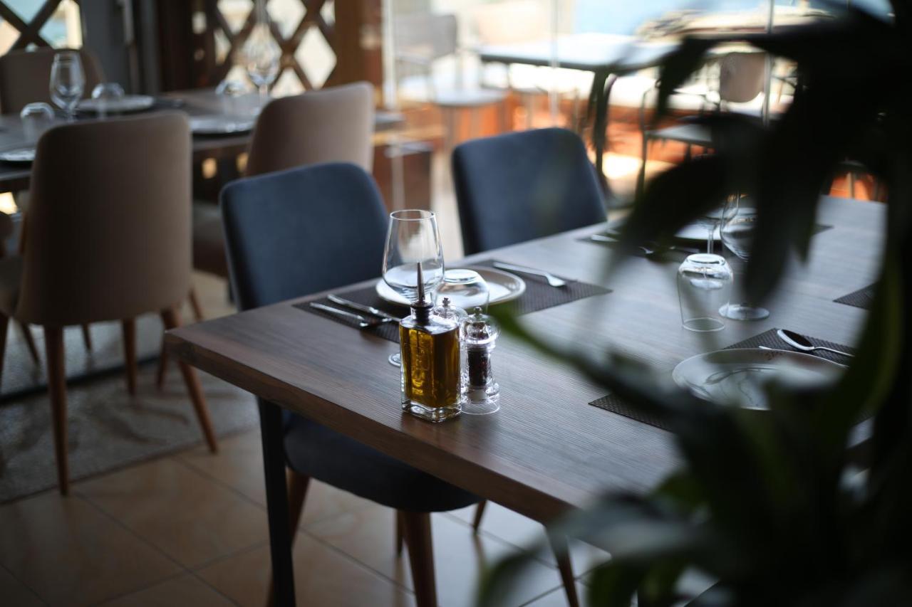 Hotel Aliko Vlorë Exteriör bild
